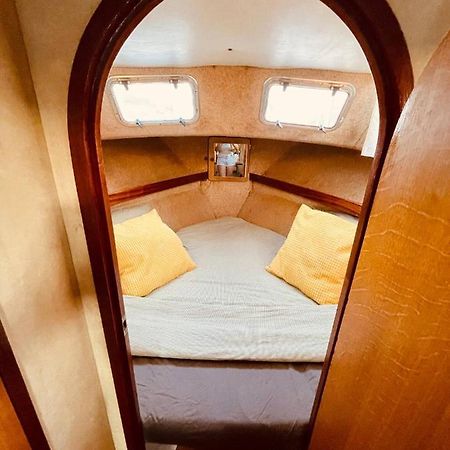 Stylish 80'S Fishing Boat Hotel Sant Adria de Besos Ngoại thất bức ảnh